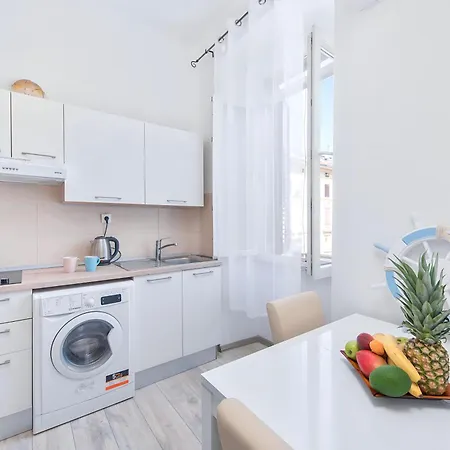 Market 5 - Rent *