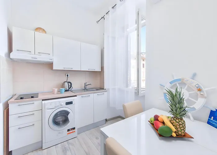 Market 5 - Rent *