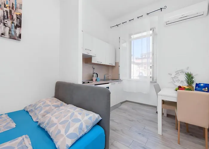Market 5 - Rent شقة *